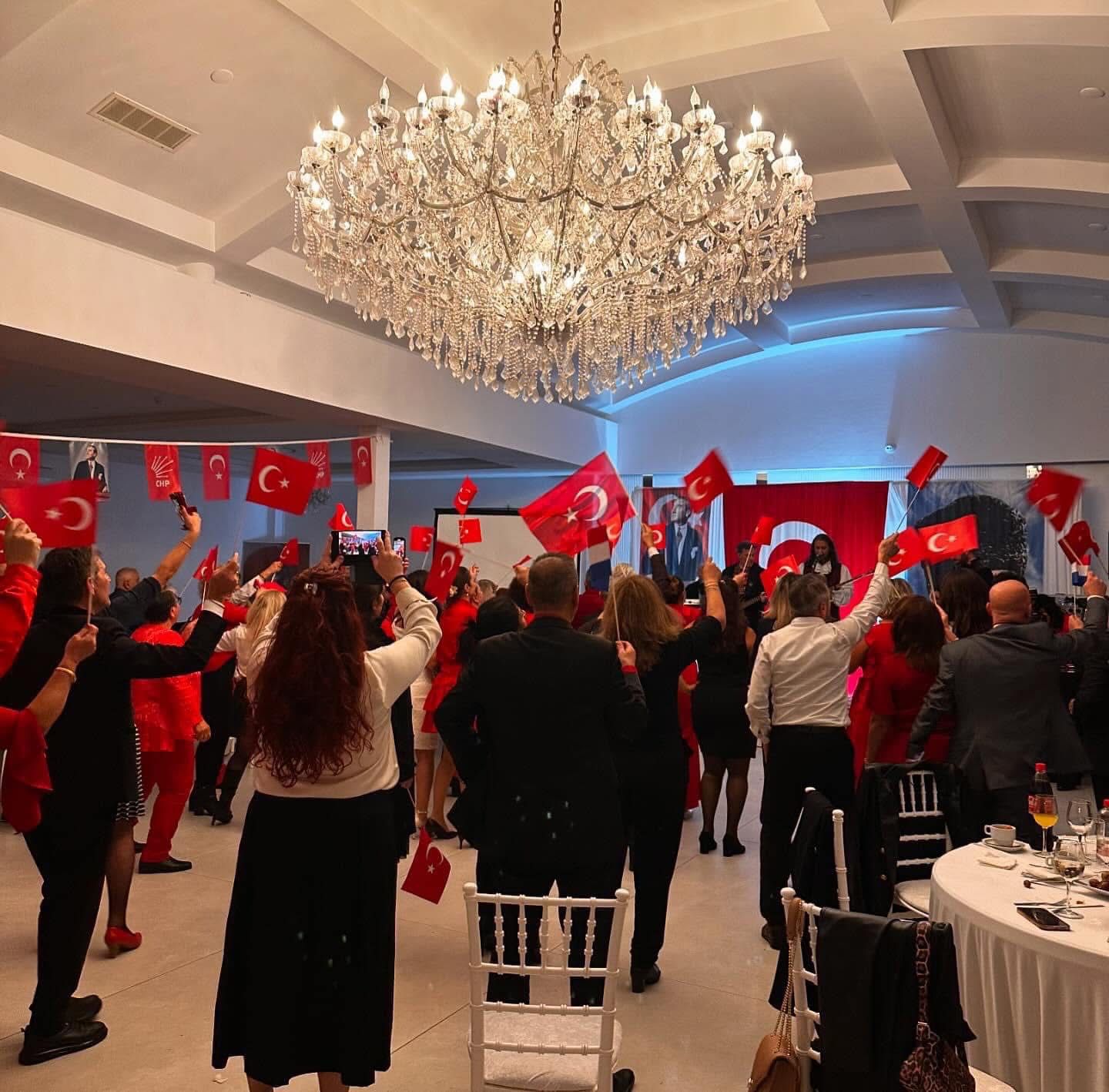 Cumhuriyetimizin 101. Yılı Amsterdam’da Gurur ve Coşkuyla Kutlandı