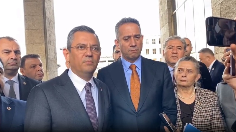 Cumhuriyet Halk Partisi Lideri Özgür Özel: “Cami Avluları Protesto Mekanına Dönüşürse Erdoğan Hoşnut Mu Olacak?”