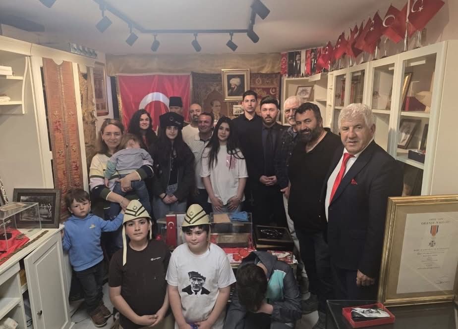 23 Nisan Ulusal Egemenlik ve Çocuk Bayramı kapsamında CHP Hollanda Birliği’nden anlamlı ziyaret: Rotterdam’da Atatürk ve Çanakkale Müzesi’nde milli bilinç vurgusu